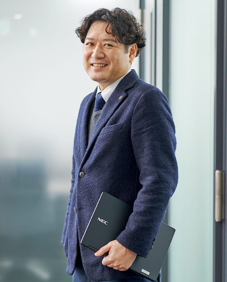 スーツの男性